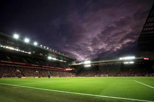 西甲皇马球迷抗议弗洛伦蒂诺主席