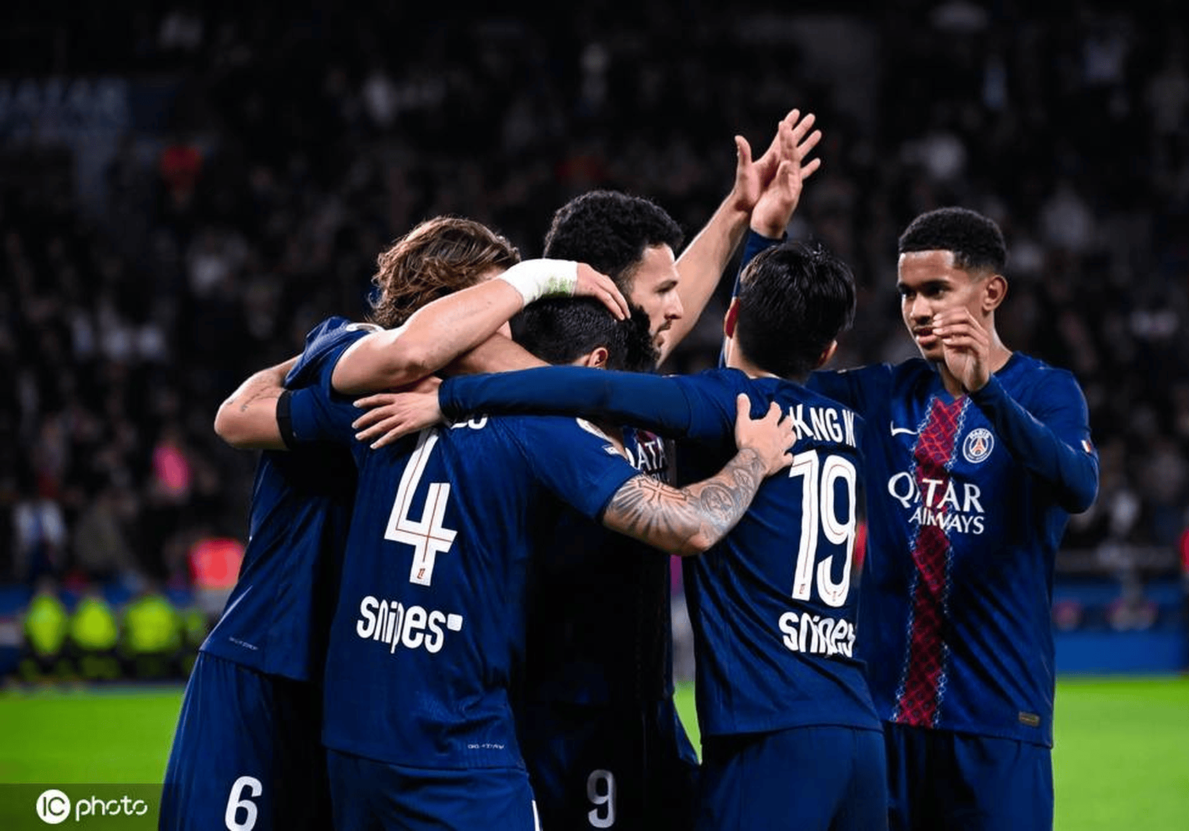 41岁詹姆斯拒绝刷三双！末节12分打脸质疑，湖人25分血洗老鹰止连败！