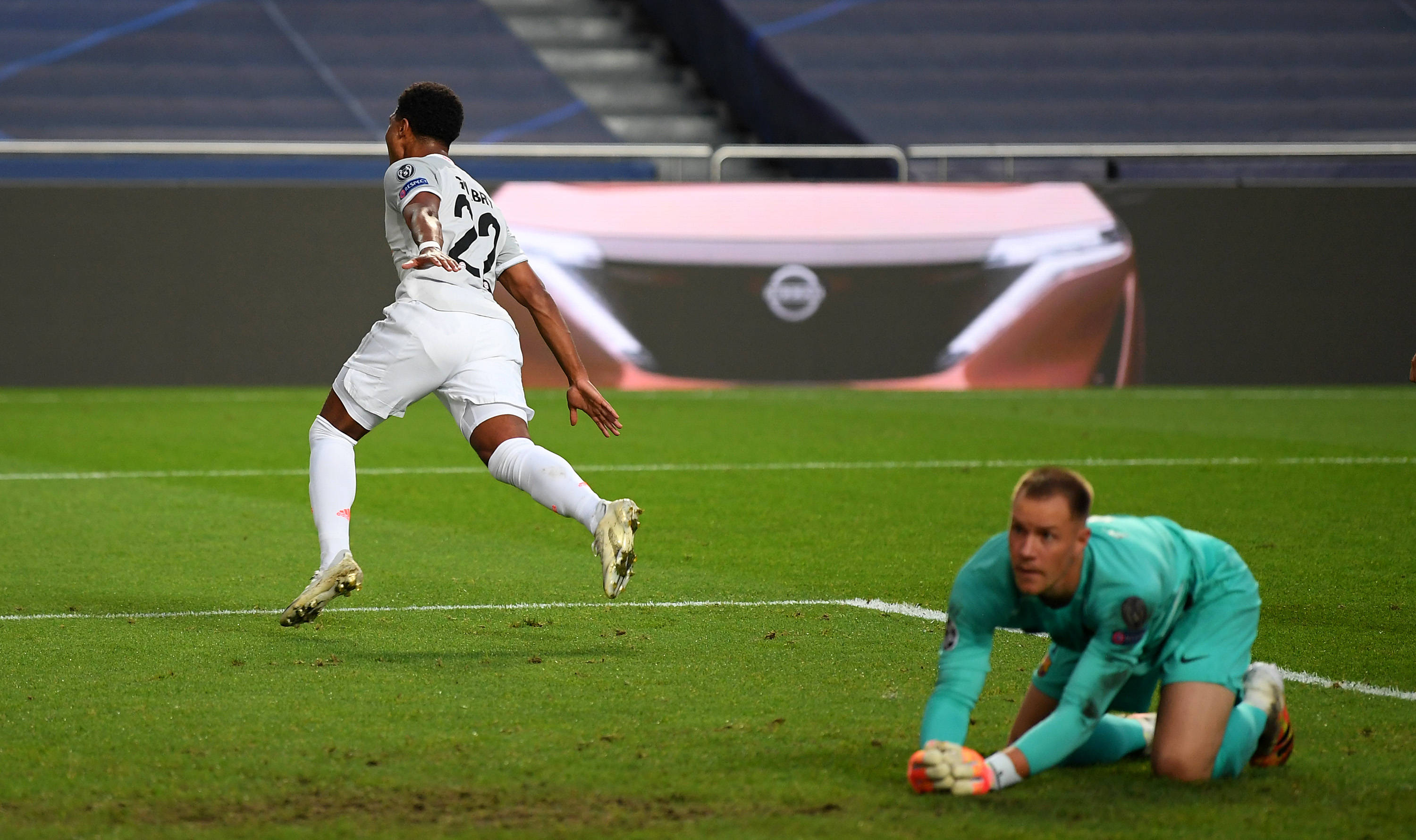 12分钟15加6 张子宇WCBA首秀表现亮眼