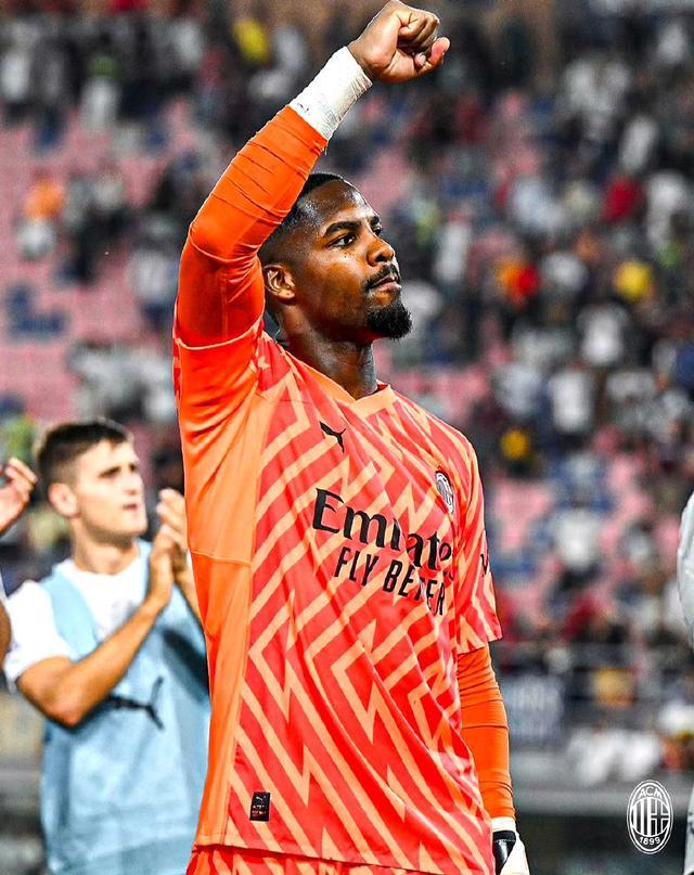 [图]莱昂纳多传射建功 上海海港战胜深圳新鹏城