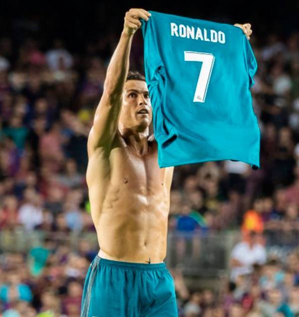 王哲林场下鼓掌叫好！李弘权假投真传助攻怀特塞德大猩猩暴扣