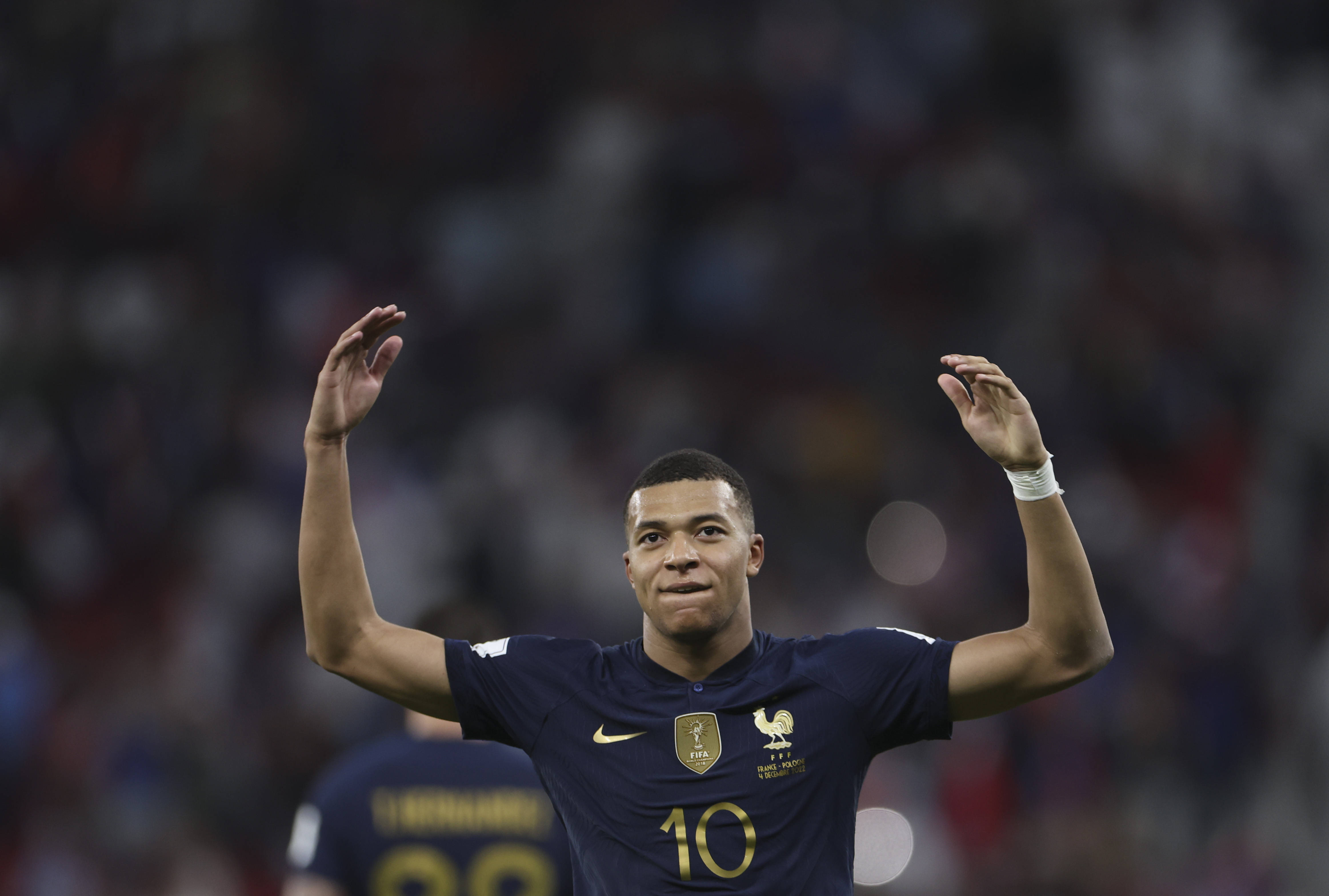 灾难！詹皇最后5分钟上场当卧底，13秒失误+不防守葬送湖人，东契奇带不动他