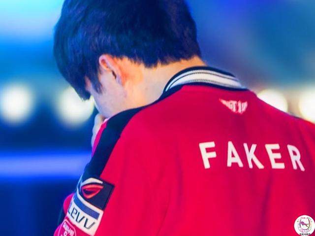 JD Gaming 和 Oh My God 在五场比赛中奋战并赢得了比赛，以 2-0 的战绩晋级淘汰赛阶段。